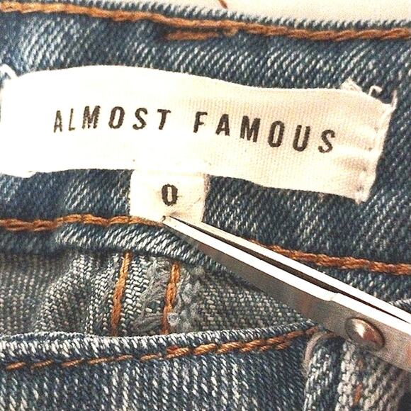 Almost Famous Distressed Boyfriend Jeans Sz 0 Lt Blue Bohemian Festival Thrashed - Picture 12 of 12